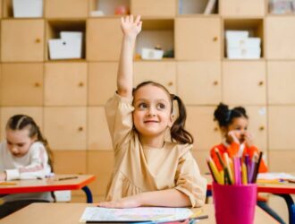 Дівчатка вчаться краще хлопчиків — чому?