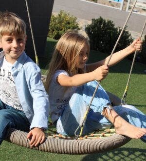 Якісні дитячі гойдалки — комфорт, безпека та радість у кожному русі