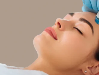 Кому підходить чистка HydraFacial: показання, обмеження та ефект