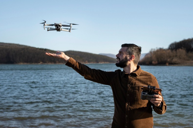 дрон підключити до пульта DJI RC