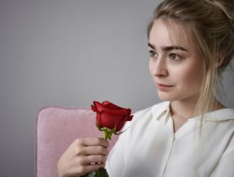 Женские имена с сильным характером и позитивной энергетикой