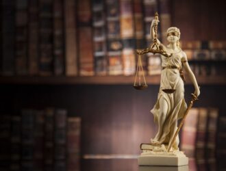 На что обращать внимание при выборе юридической компании