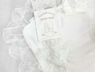 Як правильно підготувати дитячий гардероб для хрестин