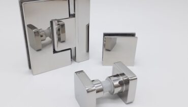 Как фурнитура влияет на безопасность стеклянной душевой