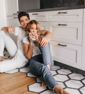 Як обрати ламінат для квартири чи будинку: практичні поради для міських умов