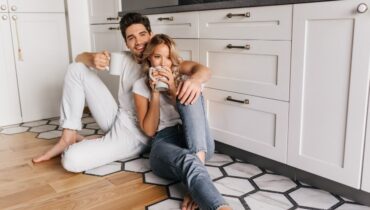 Як обрати ламінат для квартири чи будинку: практичні поради для міських умов