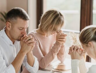 Сильна молитва за здоров’я сім’ї: захист і сила від серця