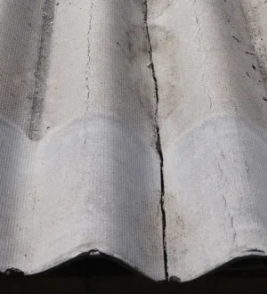 Чем заделать дыру в шифере, если нет возможности менять крышу?