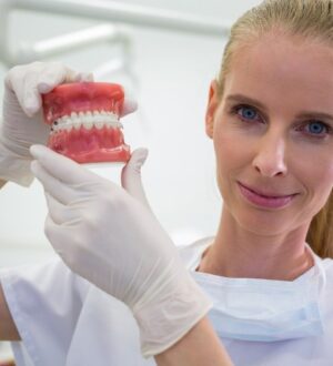 Современное протезирование зубов: как вернуть комфорт, эстетику и уверенность в улыбке