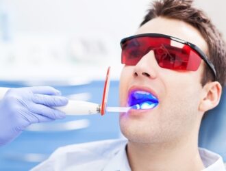 Жити за кордоном – лікувати зуби у Києві: Як поєднати подорожі з якісним стоматологічним доглядом