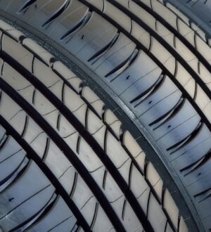 Феномен 205/55 R16: Чому цей розмір став «народним обранцем» в Україні?