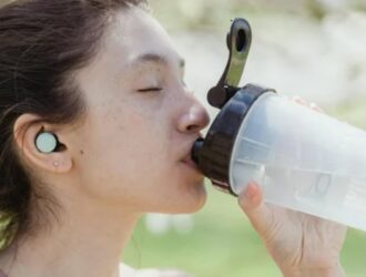 Брендовані пляшки для води з логотипом – як замовити оптом