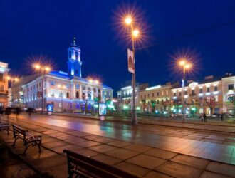 Чернівці, де власне авто хочеться пустити в рух без зайвих кабінетів